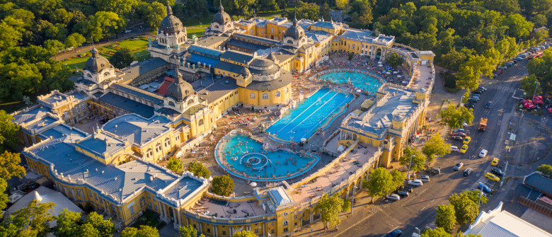 Budapest,Filmed,From,A,Drone.,We,See,A,Large,Swimming
